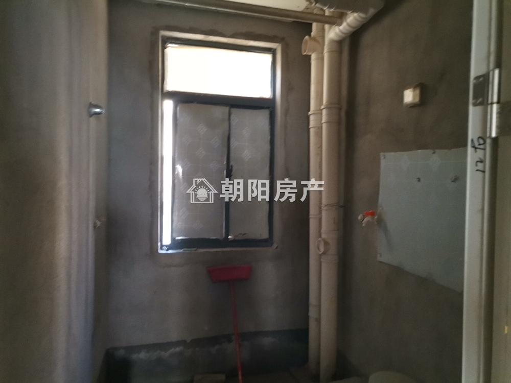 香樟苑四期 100平 南向三室一厅 毛坯 环境好