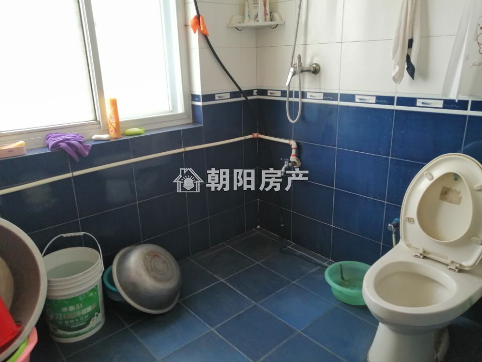 市政管理处大院 140平 南向大三居 学区房 满两年 采光好