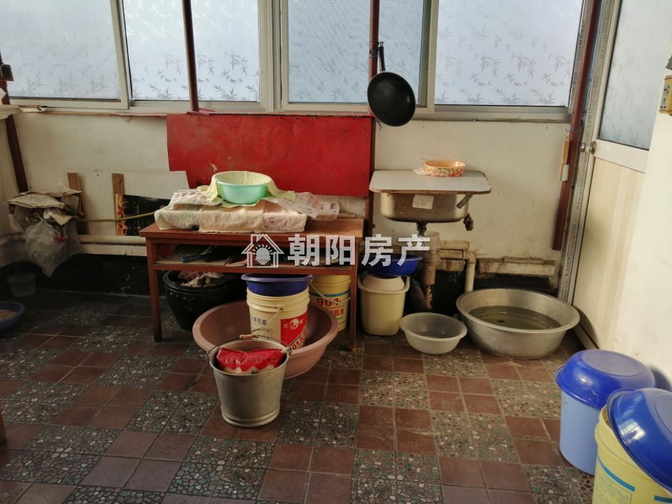 市政管理处大院 140平 南向大三居 学区房 满两年 采光好