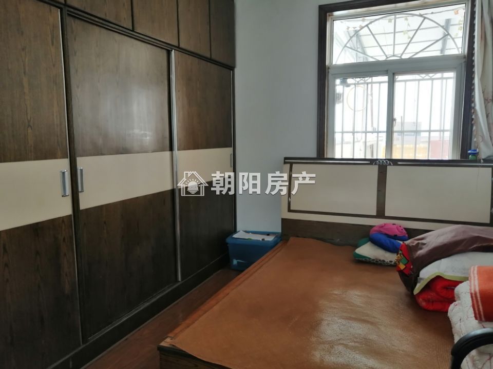 市政管理处大院 140平 南向大三居 学区房 满两年 采光好
