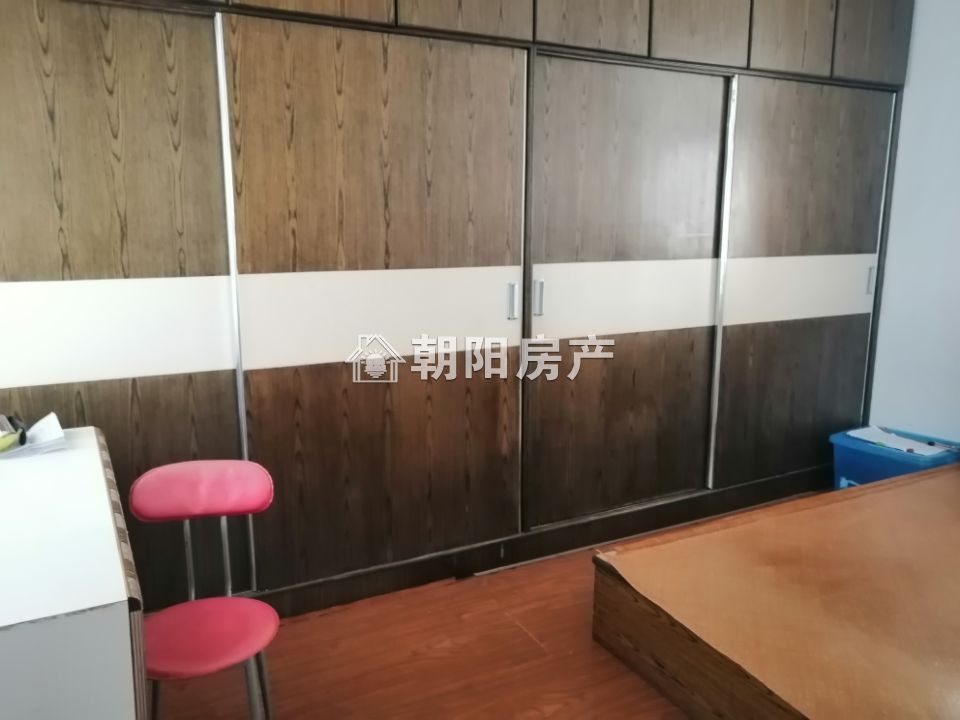 市政管理处大院 140平 南向大三居 学区房 满两年 采光好