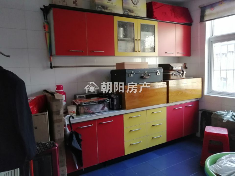 市政管理处大院 140平 南向大三居 学区房 满两年 采光好