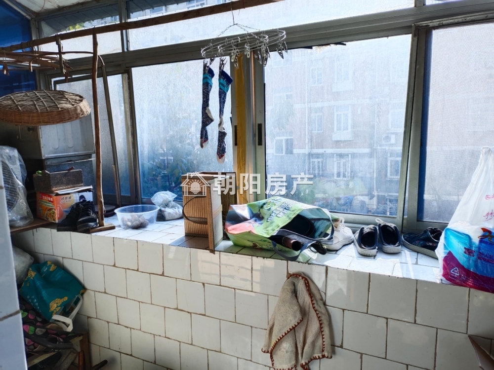 银工家属楼多层三楼简装二房商贸附近交通便利
