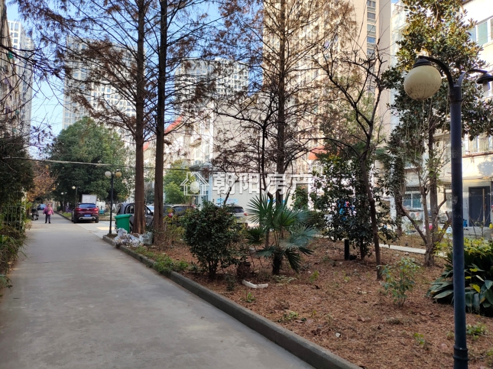 银工家属楼多层三楼简装二房商贸附近交通便利