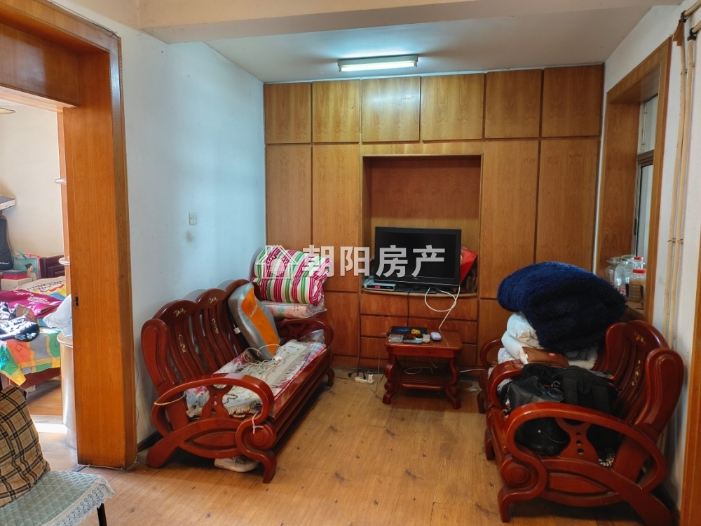 银工家属楼多层三楼简装二房商贸附近交通便利