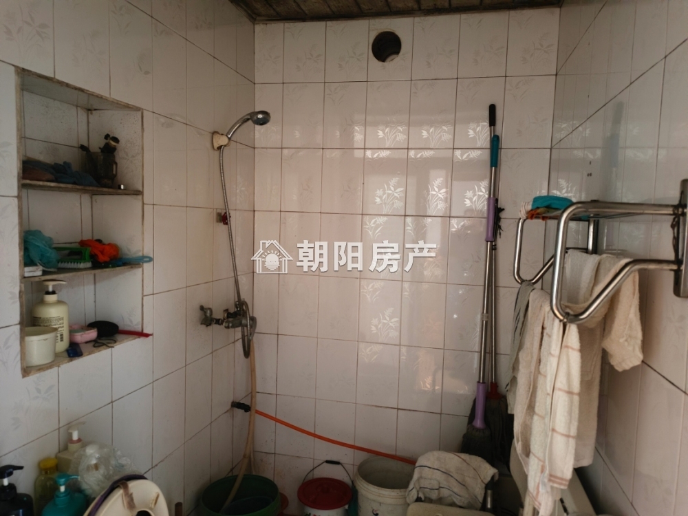 银工家属楼多层三楼简装二房商贸附近交通便利