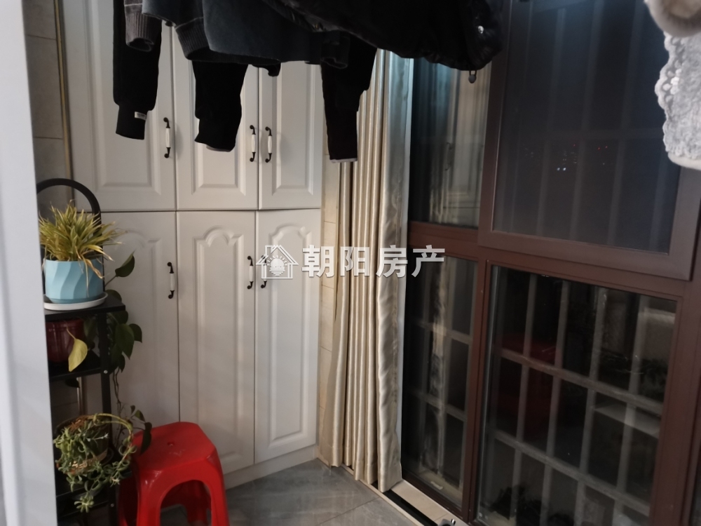 泉山湖香颂 109平 南向精装三室 学区房 环境好