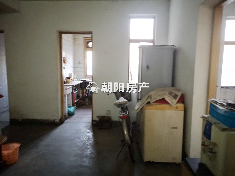 通达小区 72平 南向三居 满两年 交通便利 随时看房