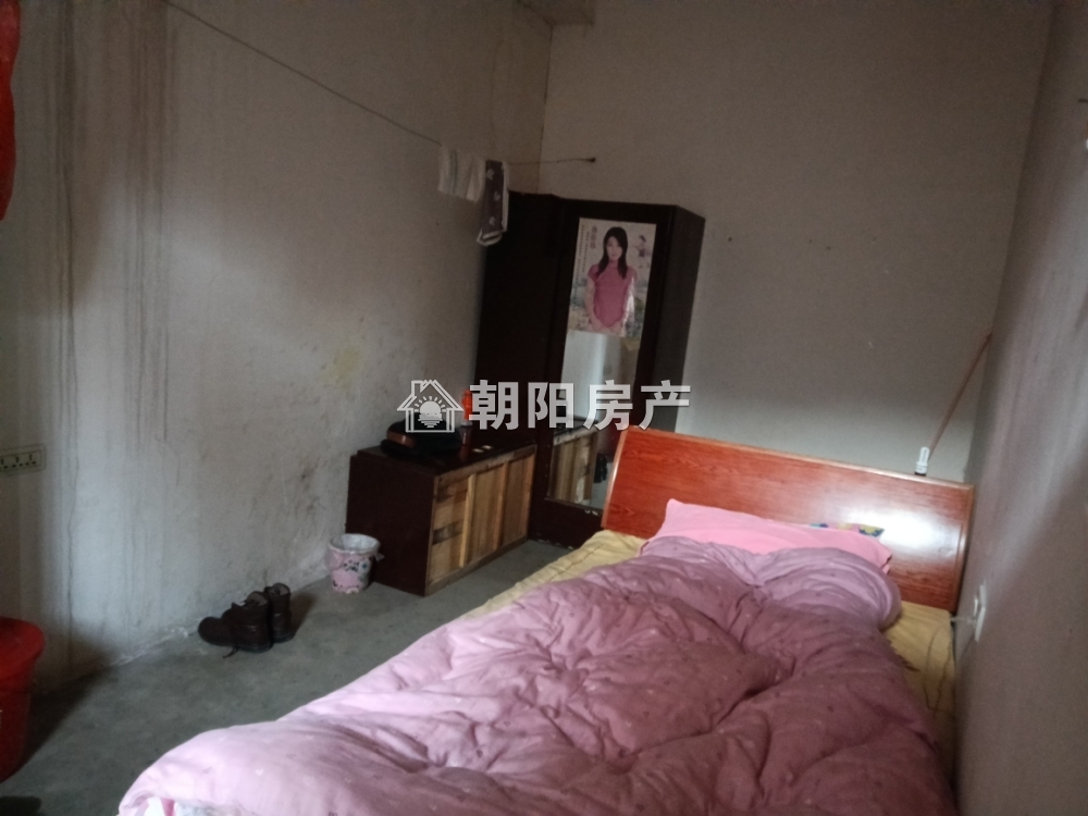 西街防疫站对面 71平 南向两居 毛坯 独家房源 交通便利