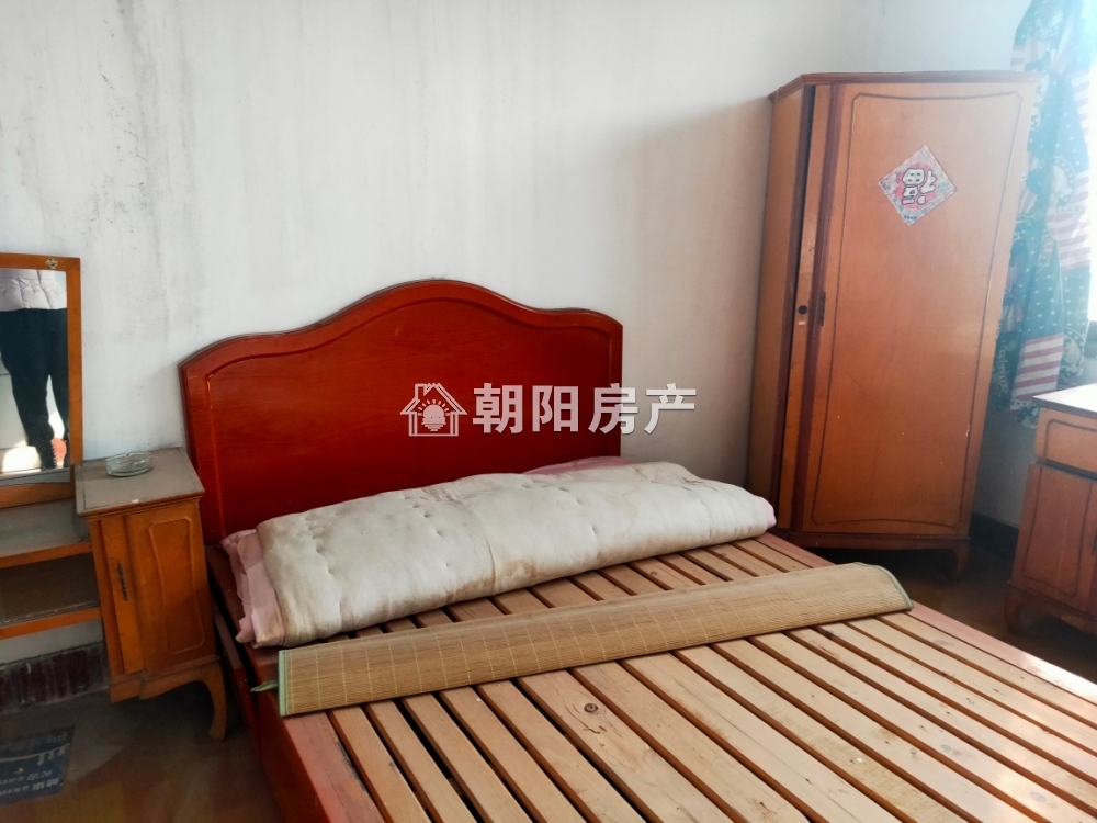 安装处大院 50平 朝南两室一厅 交通便利 学区房 随时看房