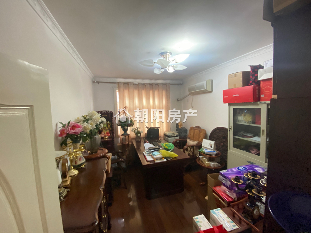 香格里拉 130平 精装三室朝南 免税 满五唯一