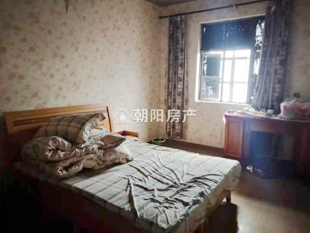 石油公司家属楼 70平 南向三室一厅 满两年 学区房 免税