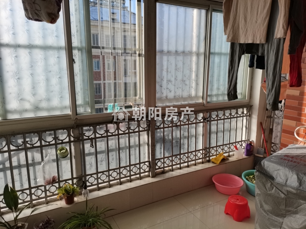 凤凰花园 141平 南向精装三室 学区房 交通便利