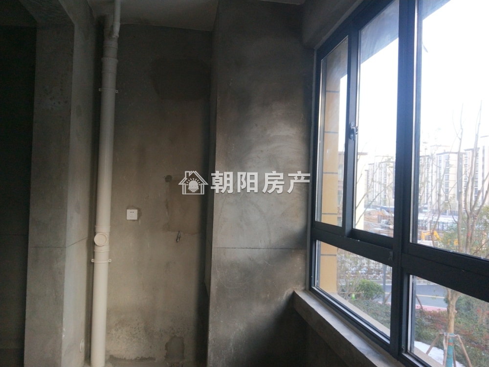 南山里四室两厅毛坯洋房吉房出售