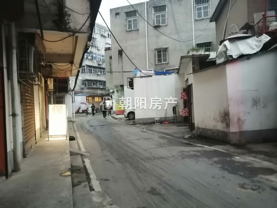 市政管理处大院 140平 南向大三居 学区房 满两年 采光好