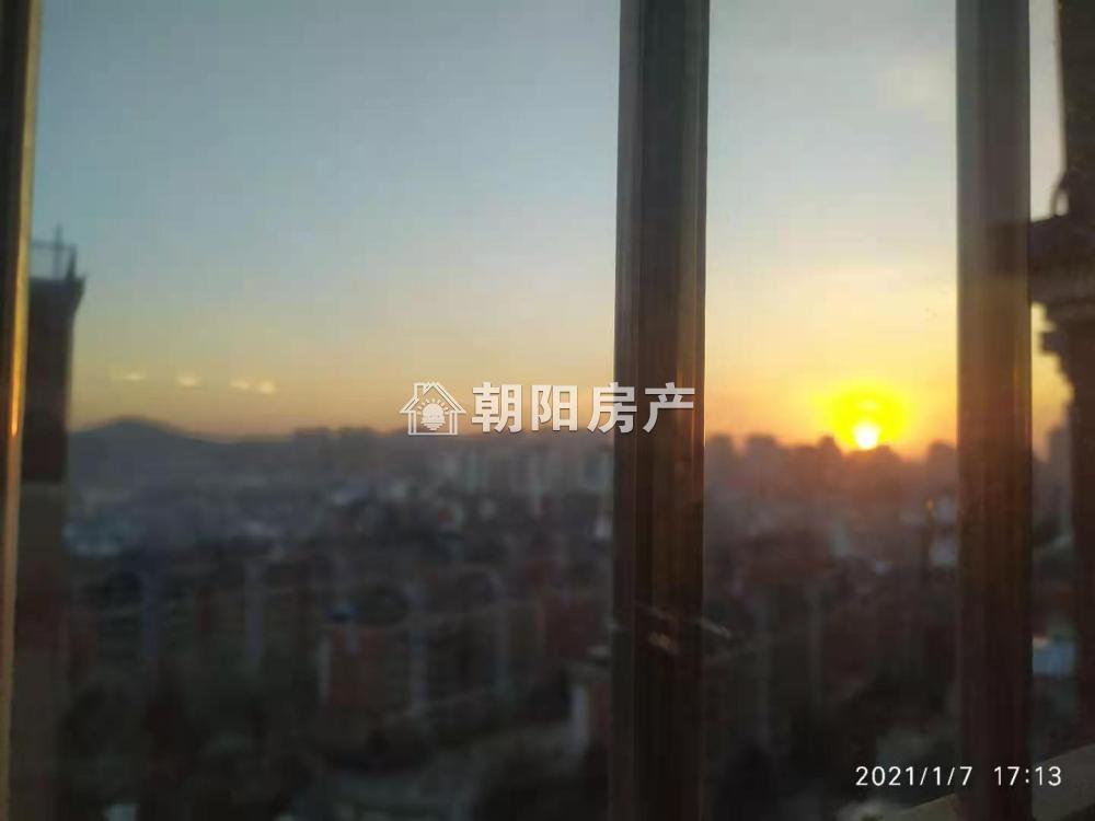 金地国际城A区 131平 南向豪装三室 满五唯一 随时看房