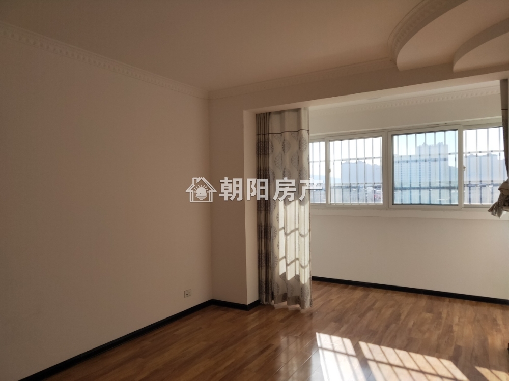 海达花园 131平 朝南三室精装 2131元/平 交通便利 学区房