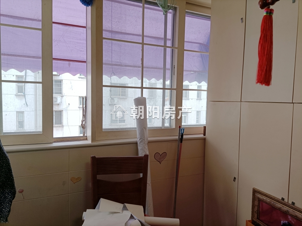 广场小区 90平 南向两居 学区房 满两年 采光好