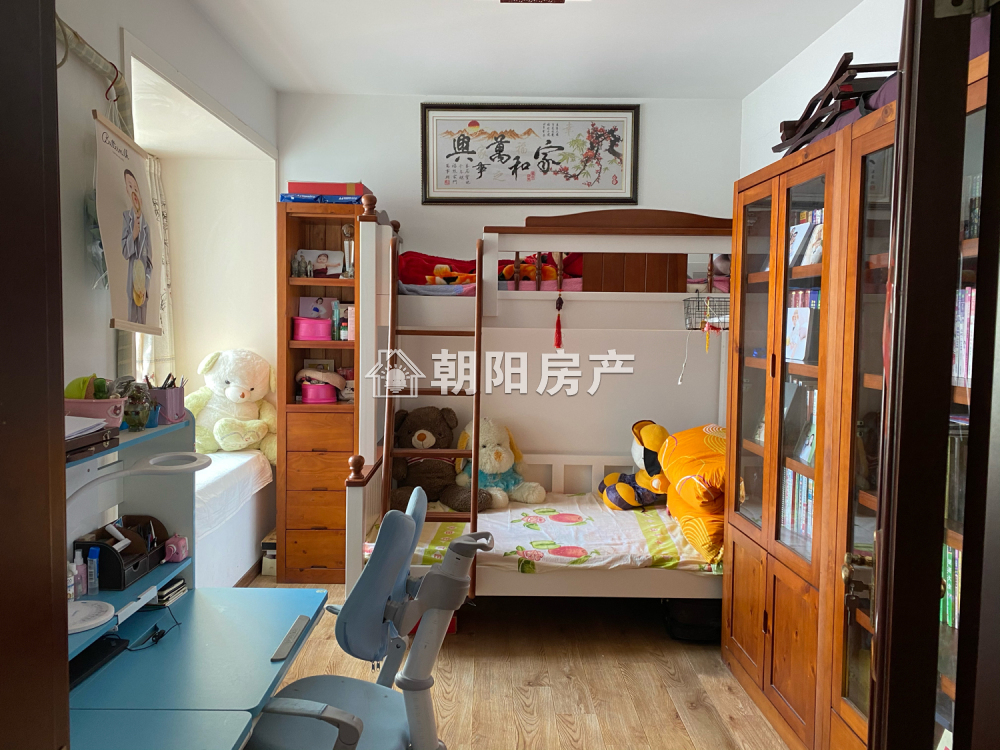 鑫诚花园 140平 南朝向三室二厅 精装满两年 学区房