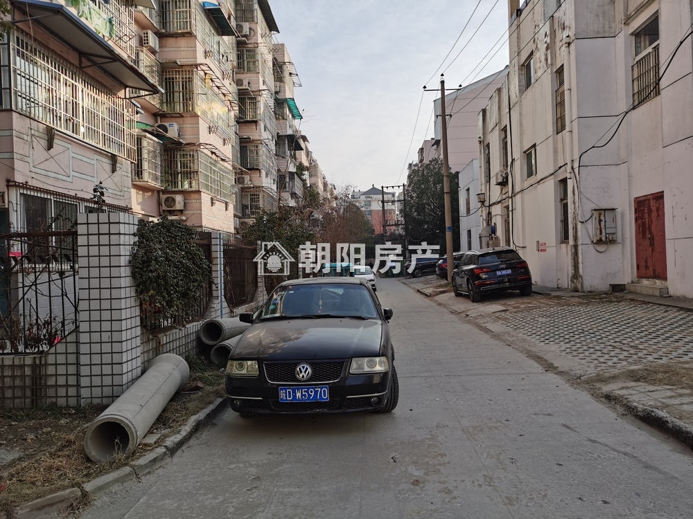 广场小区 121平 精装三室朝南 满五唯一 3690元/平