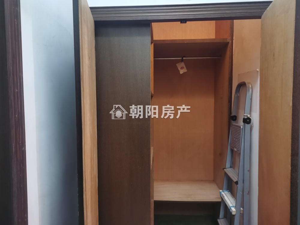 安装处大院 61平 精装两室 满两年 交通便利 采光好