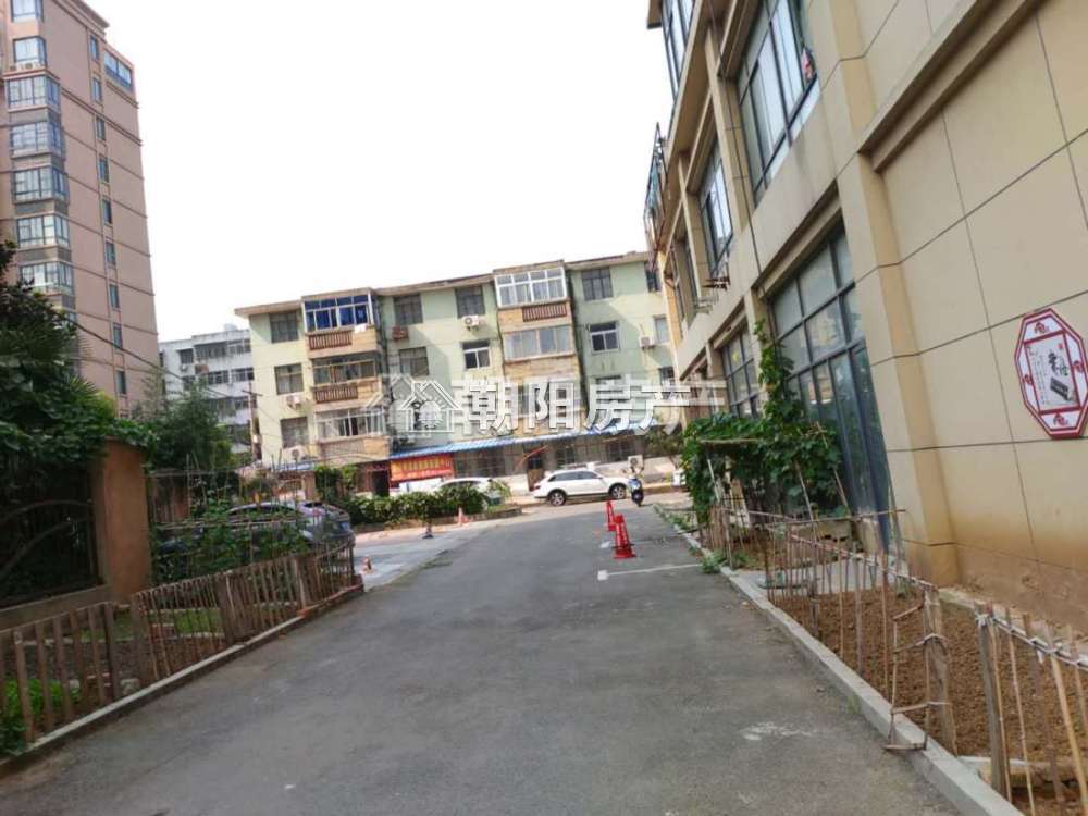 东苑法院小区 78平 南向三室 满两年 交通便利