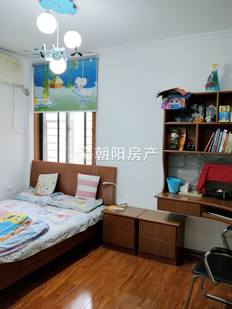 香榭华都西区 87平 朝南精装两室 满两年 交通便利