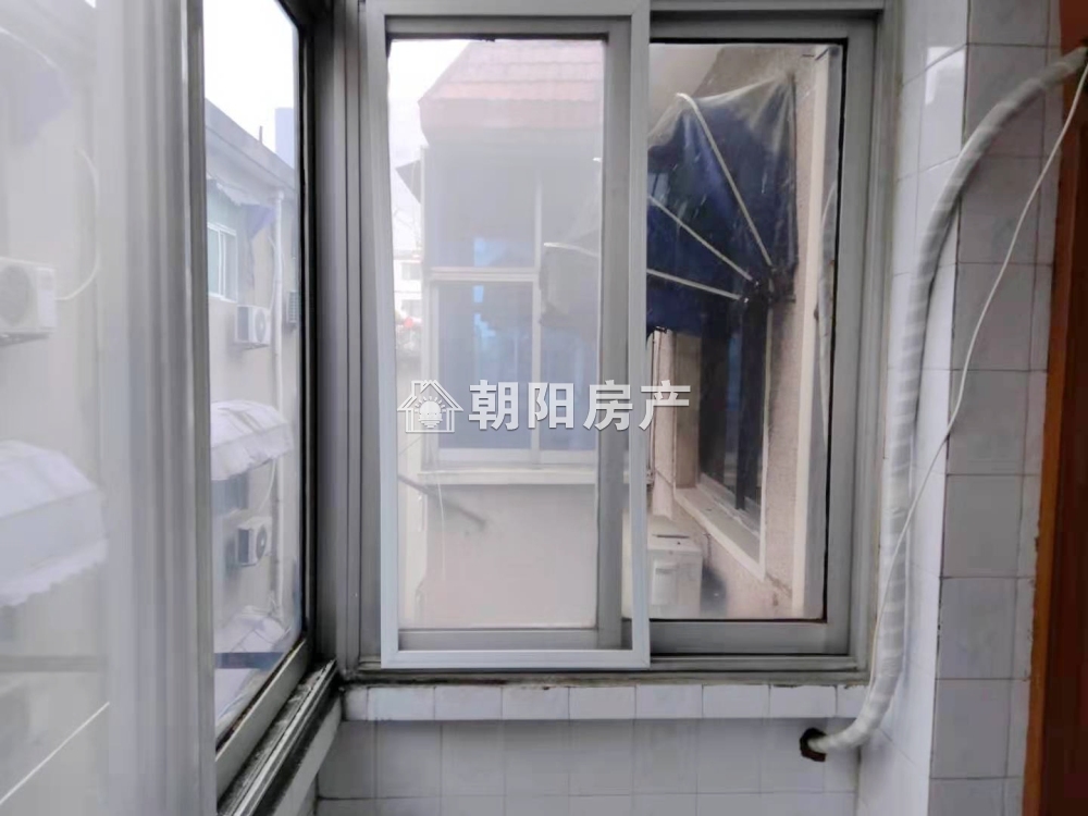 龙湖南路小刘庄 81平 南向两居 简装 单价2322元 交通便利