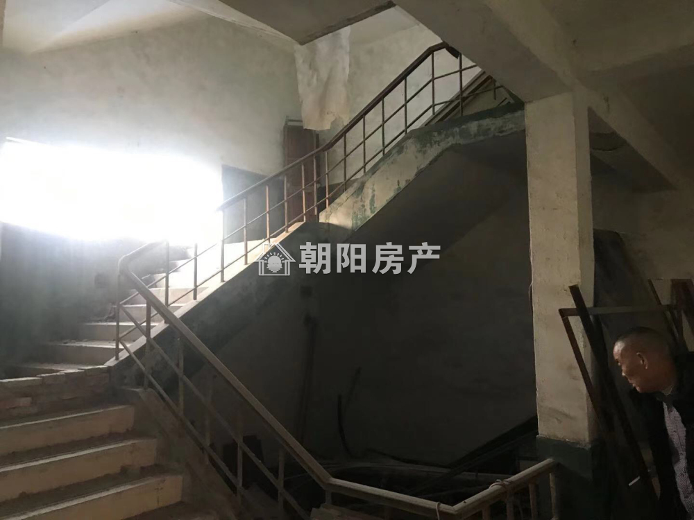 建井新村 3000平独立式厂房 交通便利 低楼层出租
