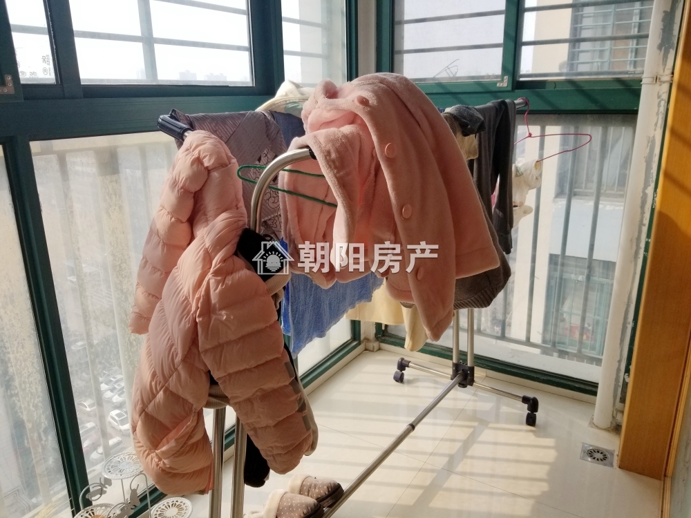 鑫诚花园 139平 南向精装三室 满两年 学区房