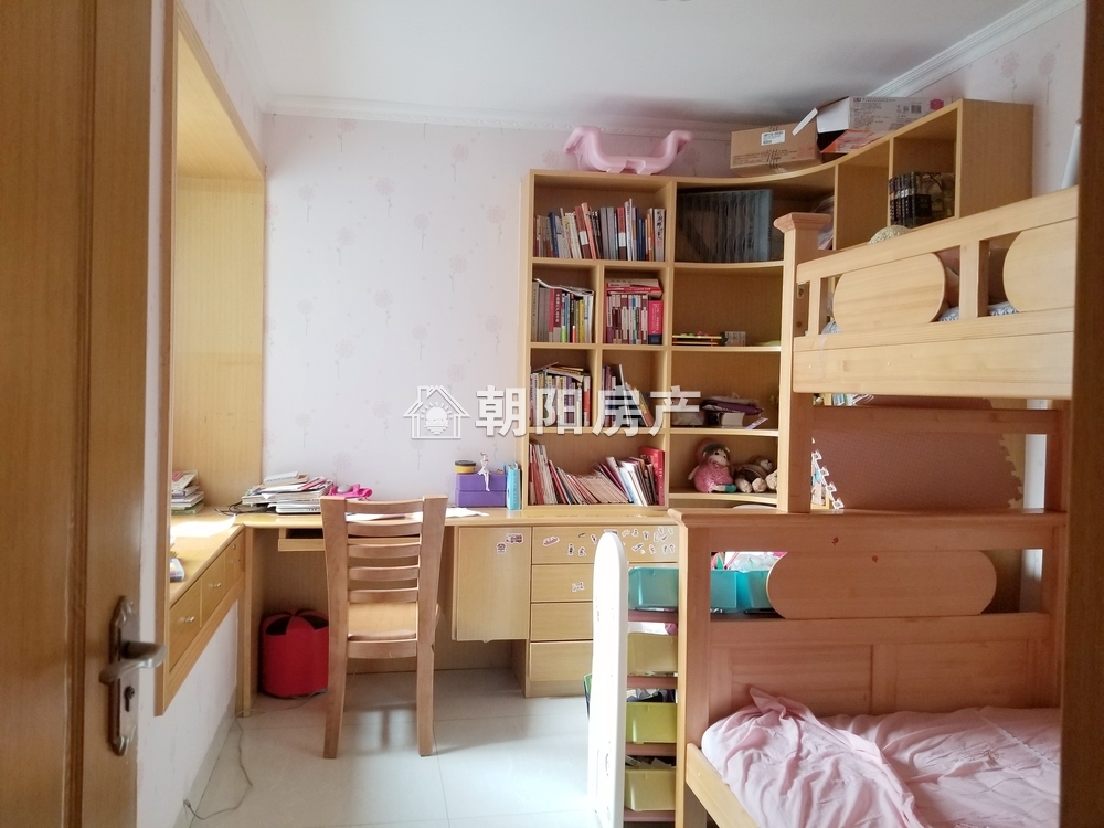 鑫诚花园 139平 南向精装三室 满两年 学区房