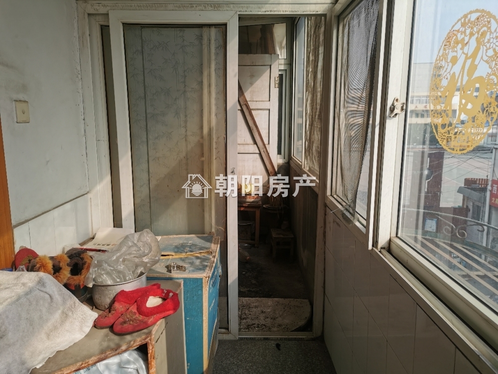 医药公司家属楼 95平 三室两厅 学区房 交通便利 采光好