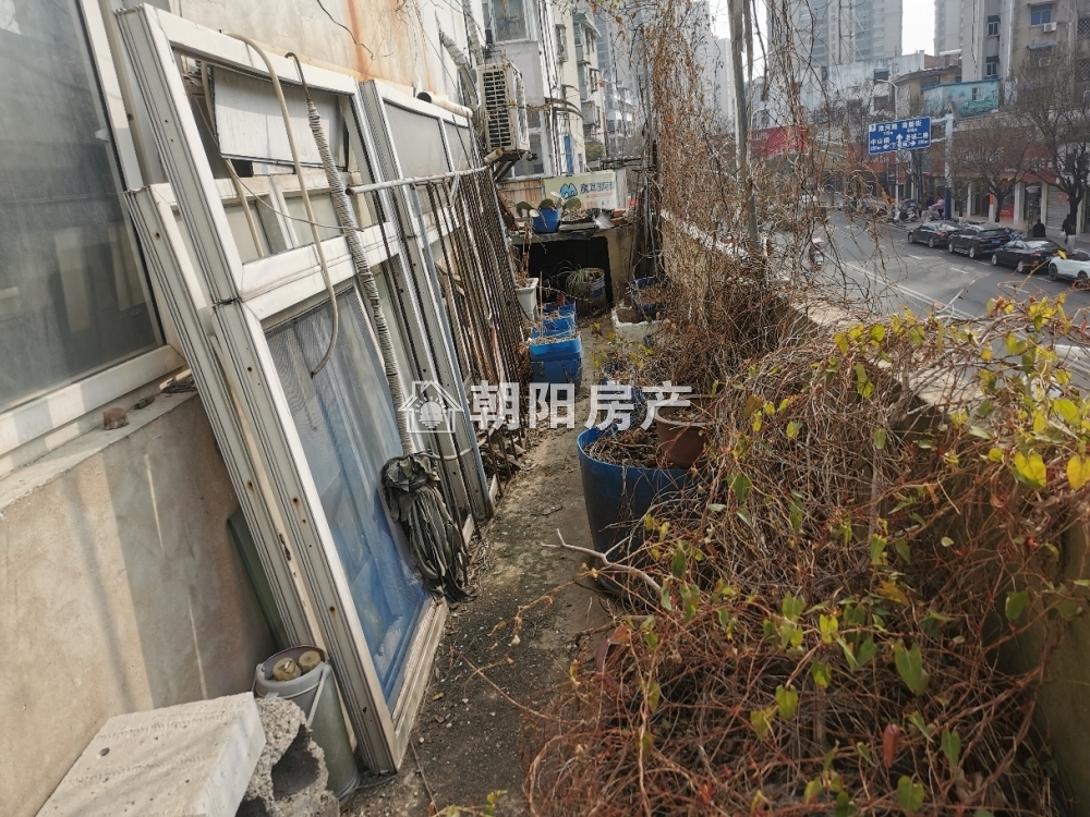 医药公司家属楼 95平 三室两厅 学区房 交通便利 采光好