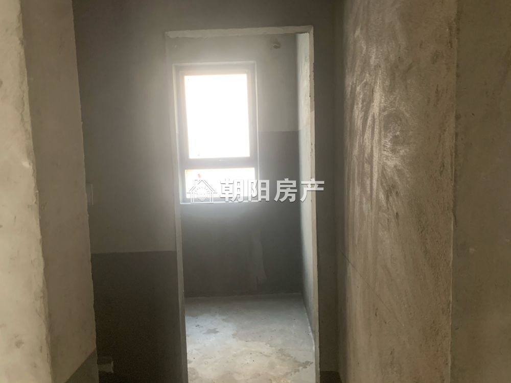 南山里 134平 南向三居 毛坯 交通便利