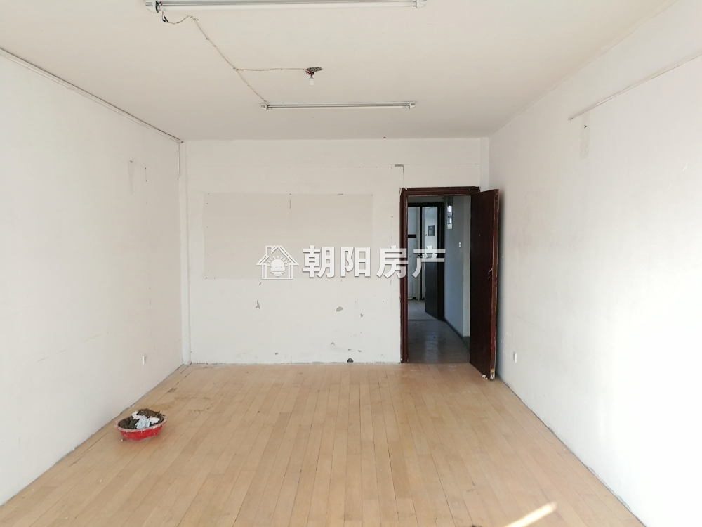 朝阳菜市场 110平 朝南三居 满两年 学区房 交通便利