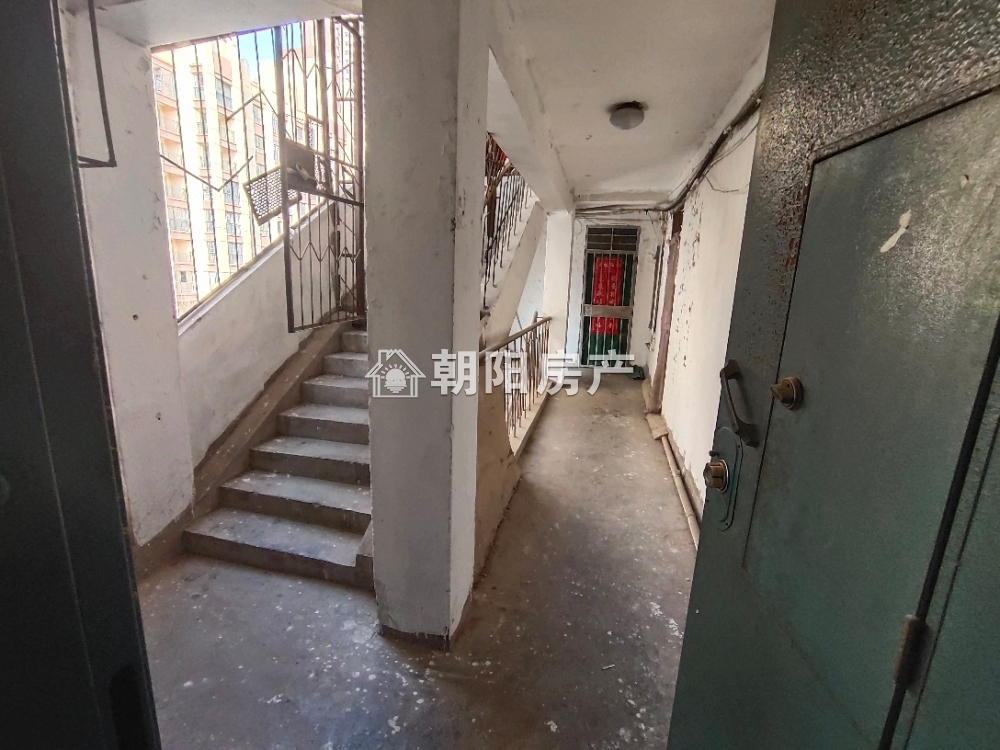 二汽新村 73平 南向三居 满两年 2028元/平