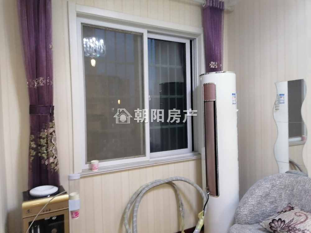 中环国际广场仕府3室2厅简装出售 交通便利