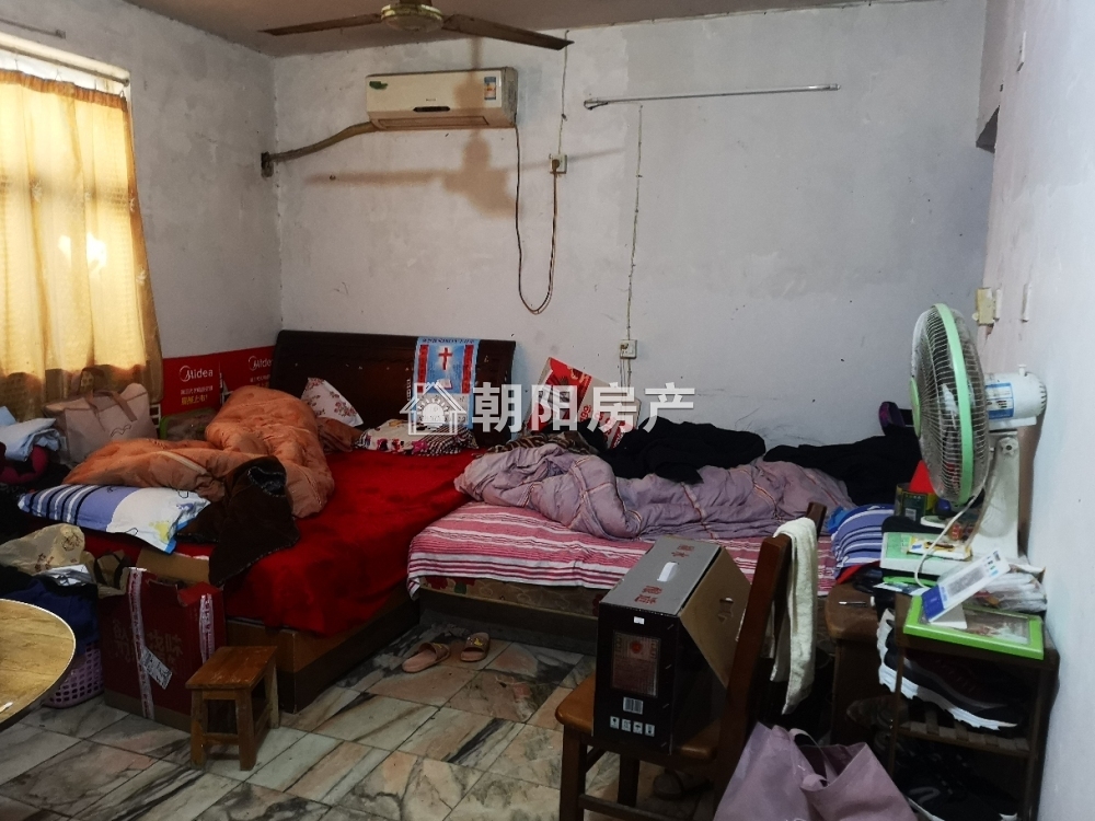 龙湖无线电二厂商住楼 68平 南向两室一厅 交通便利 简装