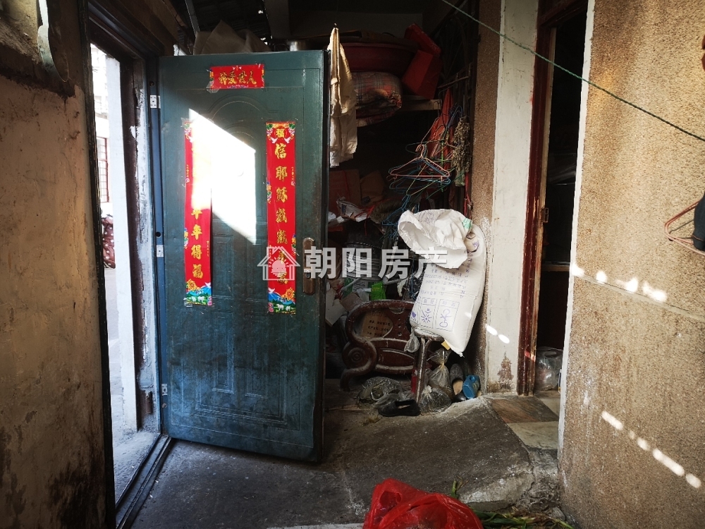 龙湖无线电二厂商住楼 68平 南向两室一厅 交通便利 简装