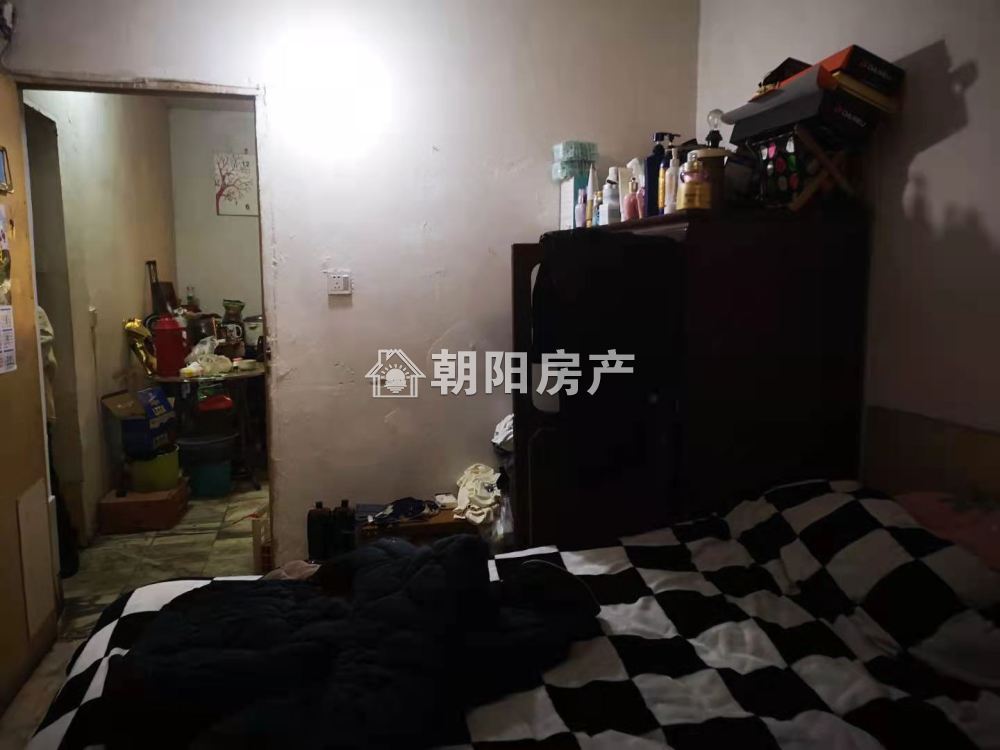 龙湖无线电二厂商住楼 68平 南向两室一厅 交通便利 简装