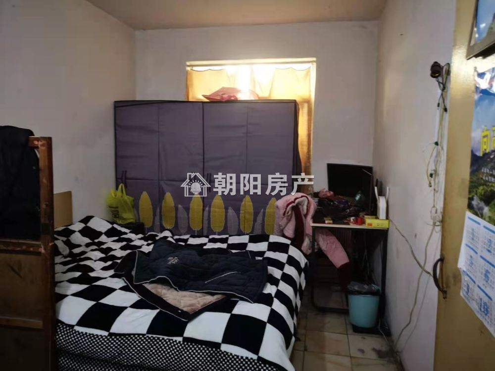 龙湖无线电二厂商住楼 68平 南向两室一厅 交通便利 简装