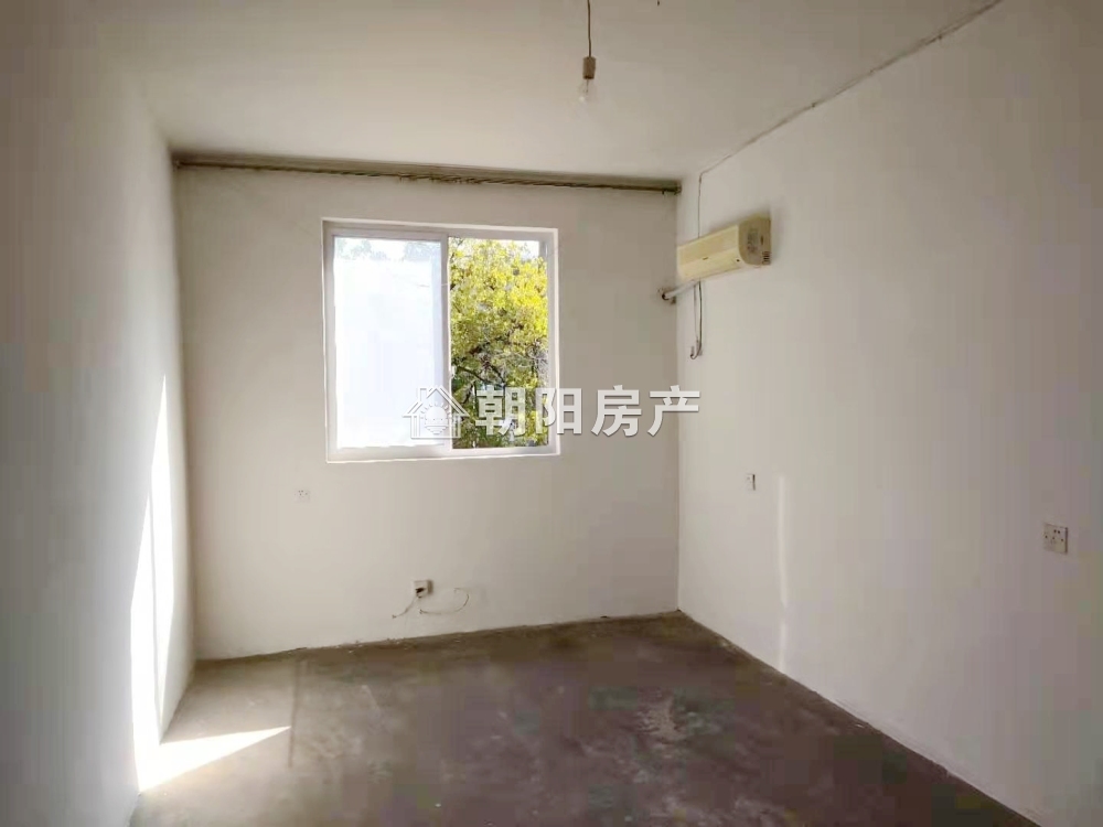 安装处大院 77平 南向三居 2296元/平 学区满两年