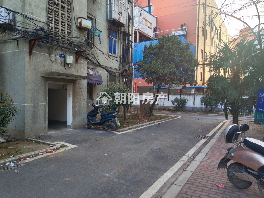 龙湖小区 85平 三室两厅 精装 满两年 学区房 单价3294元/平