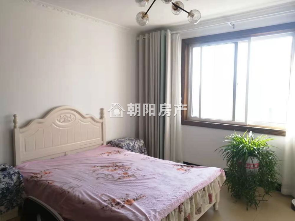 海达花园 136平 南向三室二厅 精装高楼层 单价2500元/平