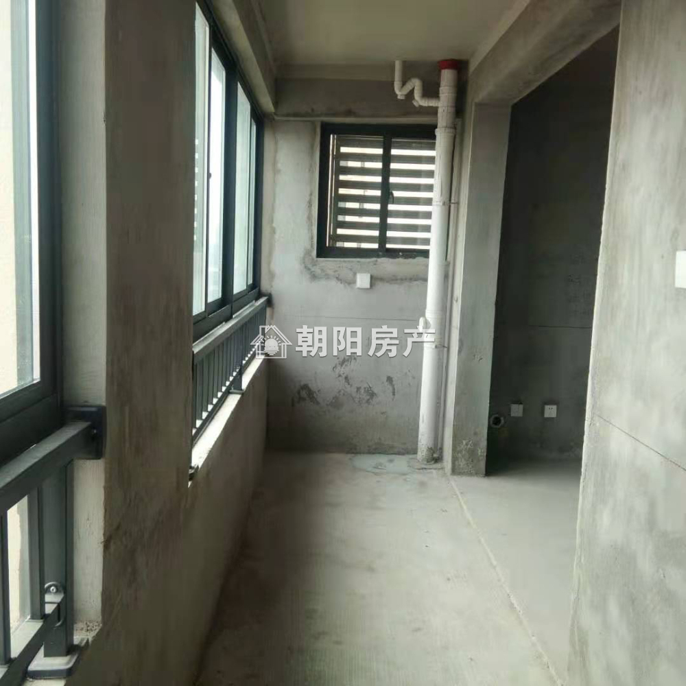 金地天悦 99平 南向三室二厅 毛坯 交通便利 随时看房