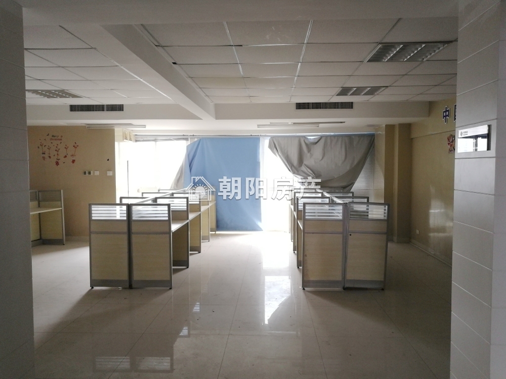 龙湖路一号 97平 东向两室两厅 简装 学区房 交通便利