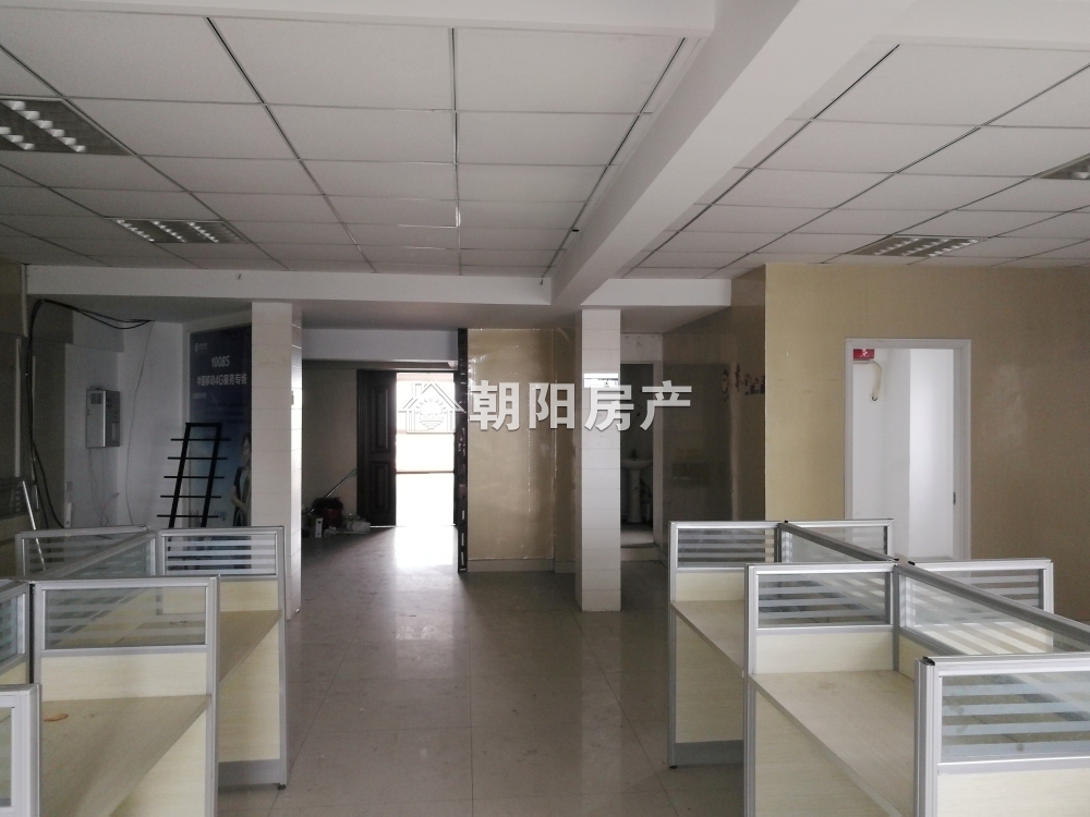 龙湖路一号 97平 东向两室两厅 简装 学区房 交通便利