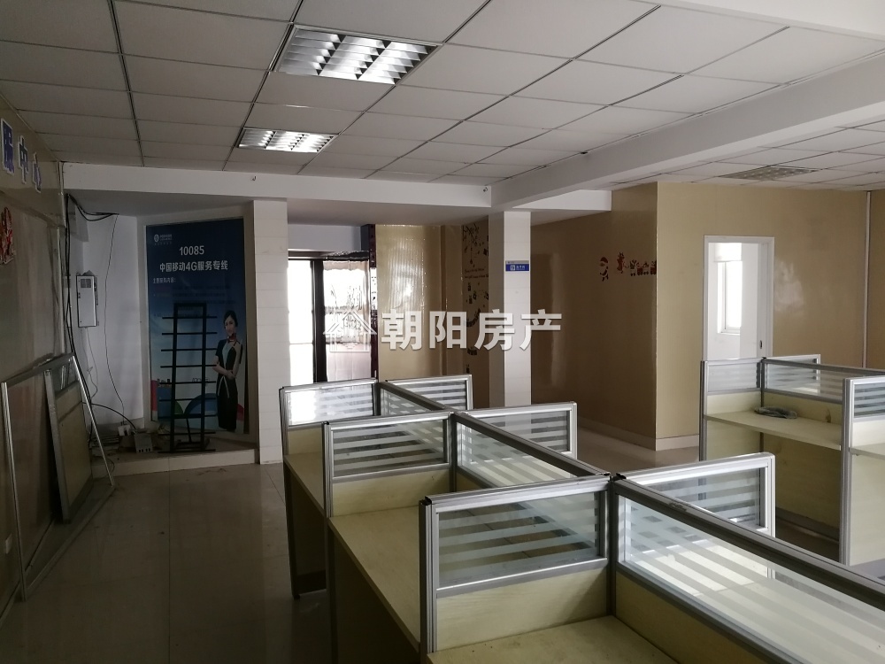龙湖路一号 97平 东向两室两厅 简装 学区房 交通便利