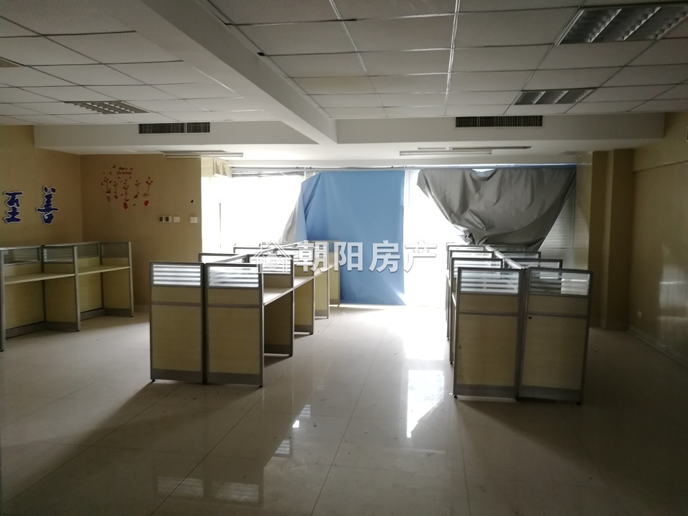 龙湖路一号 97平 东向两室两厅 简装 学区房 交通便利