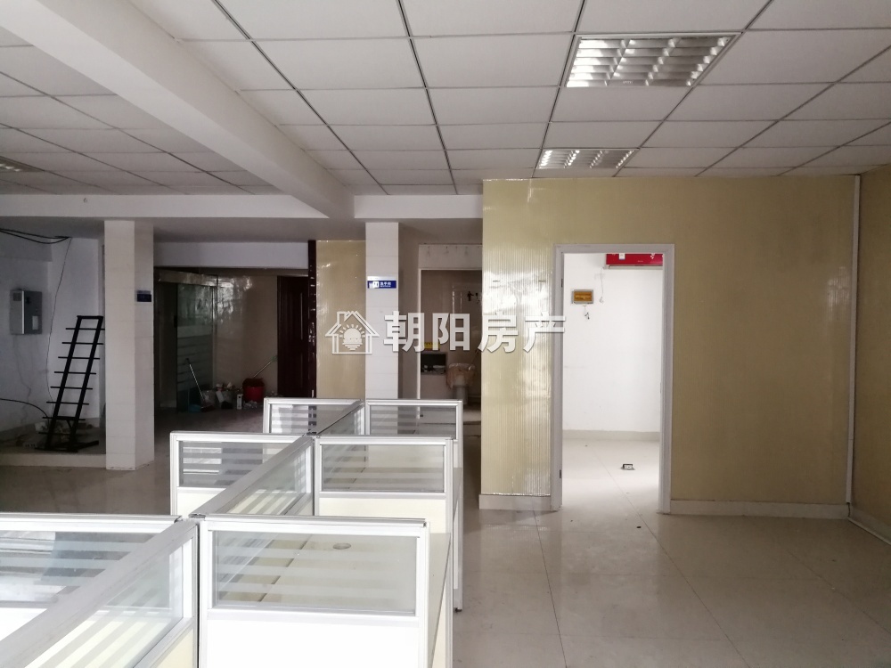 龙湖路一号 97平 东向两室两厅 简装 学区房 交通便利